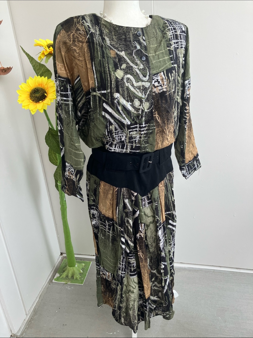 Vintage 80s Abstract Safari Print Drop Waist Long Sleeve Belted Midi Dress